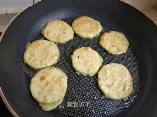 瓜饼可以吃吗,美味还是禁忌？探究能否食用的真相