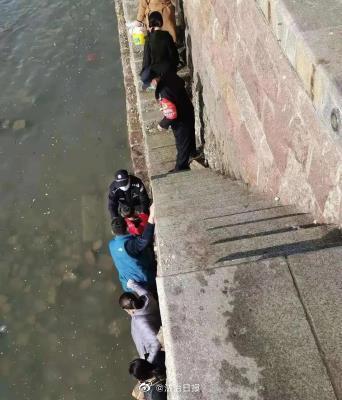 吃瓜护栏哥,揭秘网络红人的崛起之路