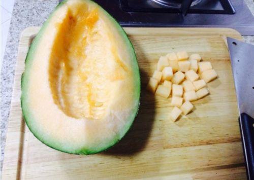 吃哈密瓜大妈,品味瓜香，乐享人生