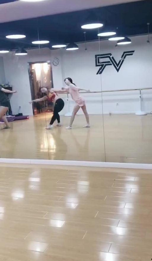 吃瓜吧舞蹈视频,跟随潮流，一起摇摆