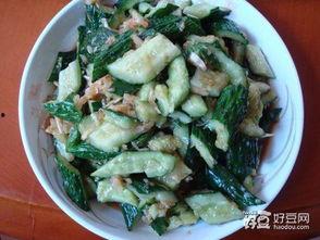 蘸蒜的吃瓜,蘸蒜吃瓜的独特风味体验