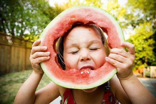 情头吃瓜拍照,甜蜜瞬间，定格吃瓜拍照的浪漫瞬间