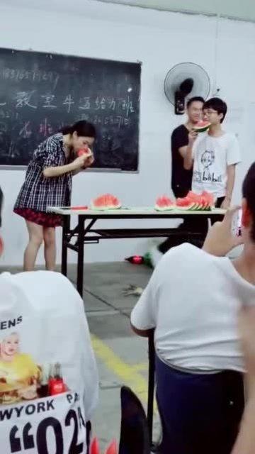 吃瓜未婚女老师